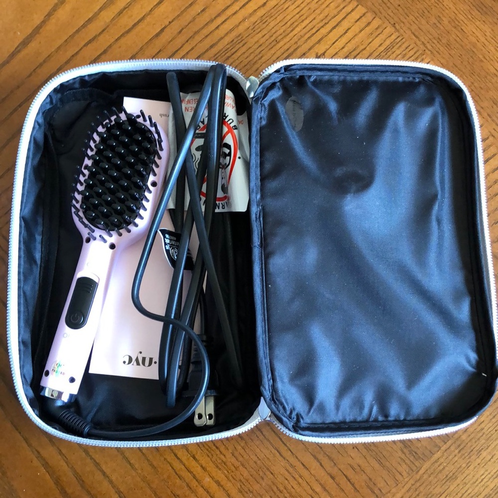Eva NYC mini straightening brush and volume powder